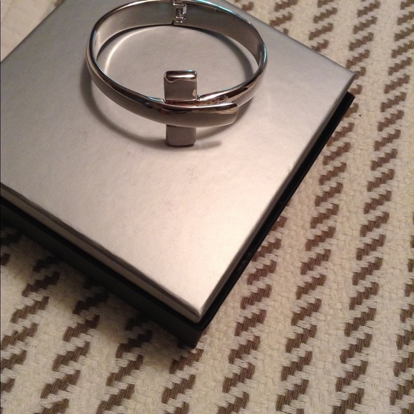 RLM White Bronze Hinged Back Closure Bracelet. - Picture 4 of 6